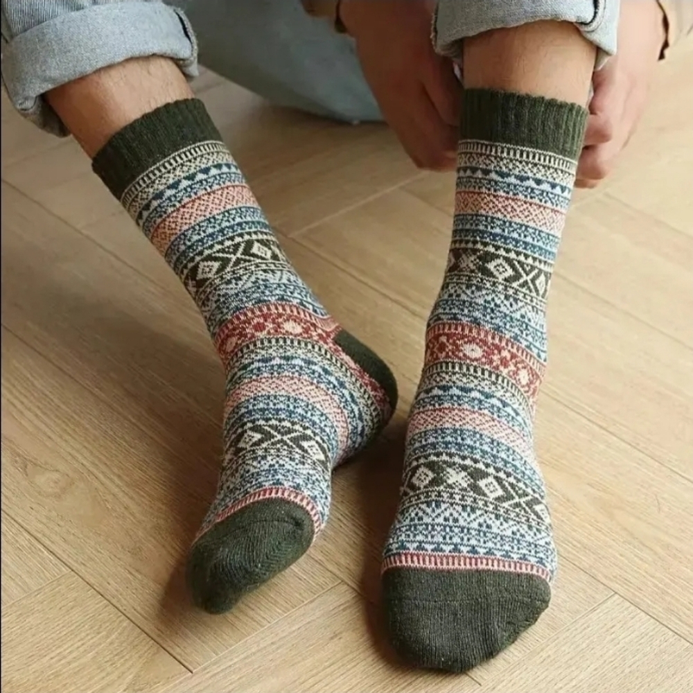 Geometric Soft Mid-Calf Green and Multicolor Socks. O/S NEW!